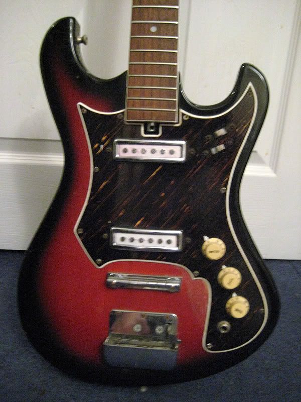 http://img.photobucket.com/albums/v320/vaicine/guitar/guitar-027.jpg