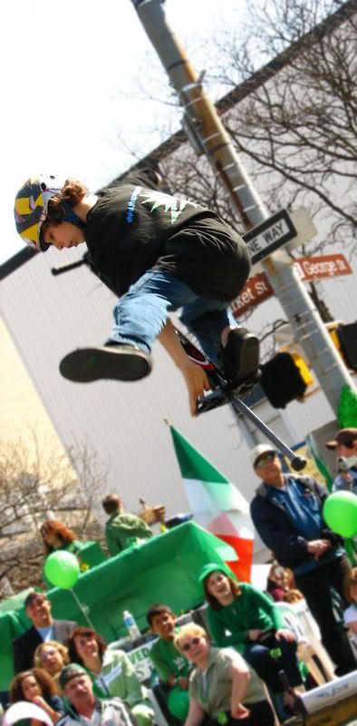 IMAGE: http://img.photobucket.com/albums/v321/dnllpg/Power_Jumper.jpg