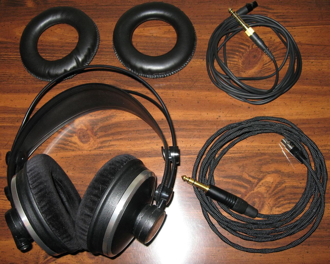 Akg 271