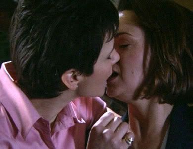 kiss mature lesbian