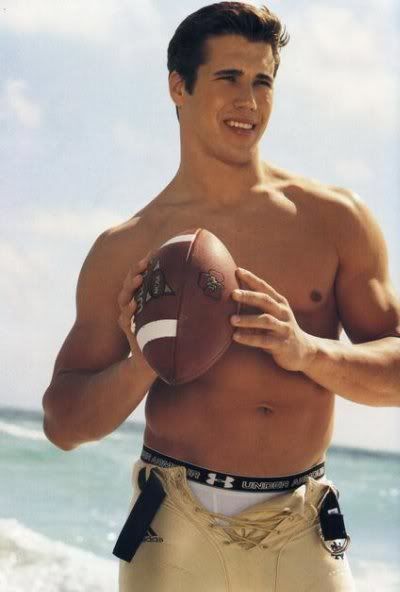 shirtlessBradyQuinn.jpg