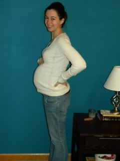 http://img.photobucket.com/albums/v327/sadiespoelstra/24Weeks_013.jpg