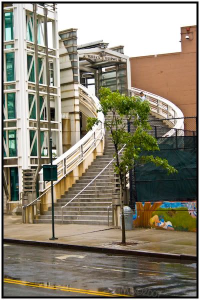 IMAGE: http://img.photobucket.com/albums/v328/AudibleSilence/NYC%20Streets/TriBridge.jpg