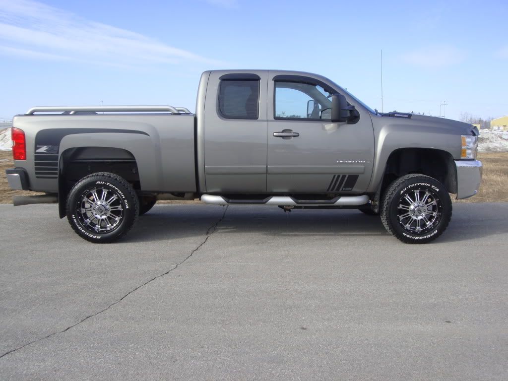 4'' Lift; front wheels sticking out Diesel Place