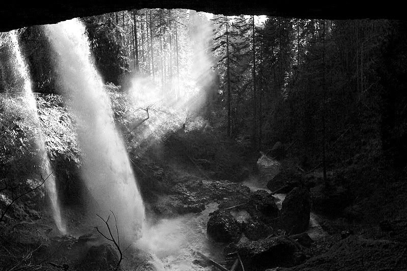 IMAGE: http://img.photobucket.com/albums/v33/Gh0stInTheSh3ll/behindfalls.jpg