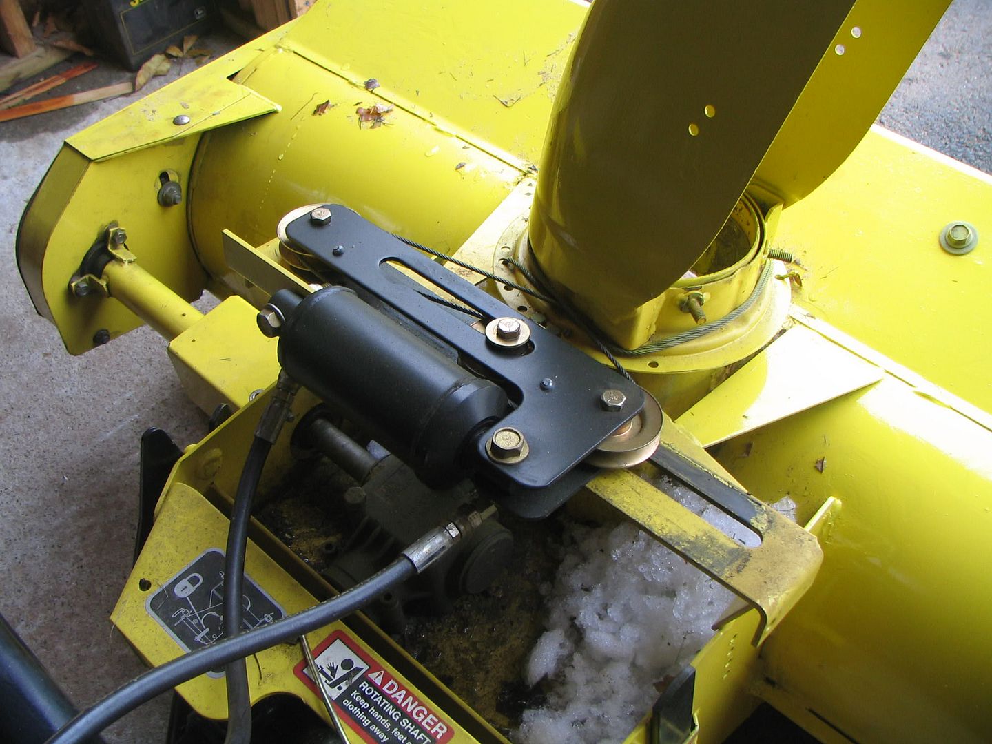 need a detailed pic of hydraulic snowblower chute