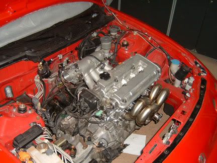 http://img.photobucket.com/albums/v332/redlinegsr94/enginebay2.jpg