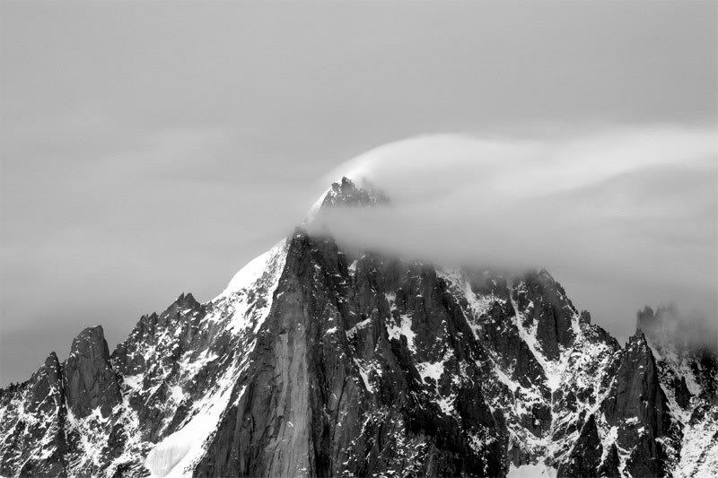 IMAGE: http://img.photobucket.com/albums/v333/shiato5torm/20060902-113-HDR-bw-web2.jpg