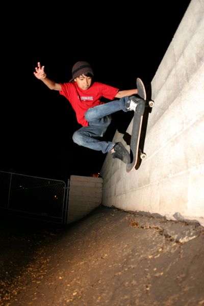 IMAGE: http://img.photobucket.com/albums/v333/surfkahakai/CarlWallride.jpg