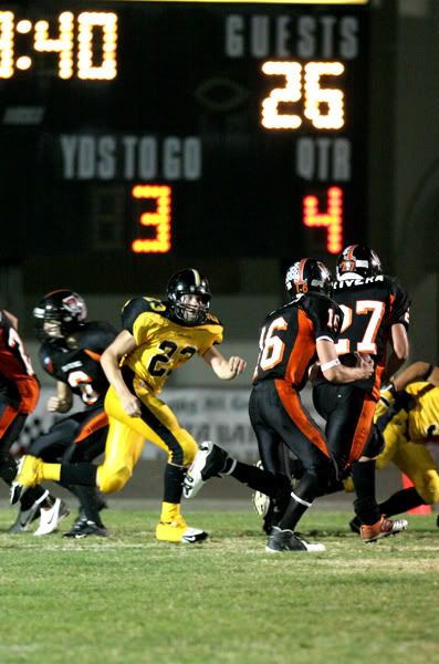 IMAGE: http://img.photobucket.com/albums/v333/surfkahakai/Football/CabrillovsSY021.jpg
