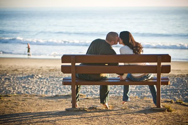 IMAGE: http://img.photobucket.com/albums/v333/surfkahakai/Portraits/20081122_antsheena032.jpg