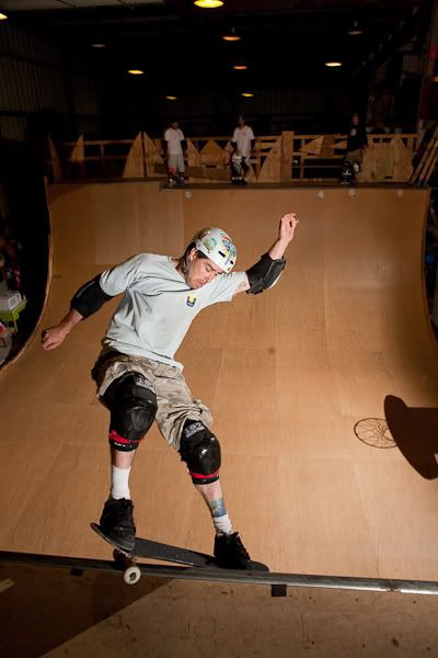 IMAGE: http://img.photobucket.com/albums/v333/surfkahakai/Skating/6ee24a2d.jpg