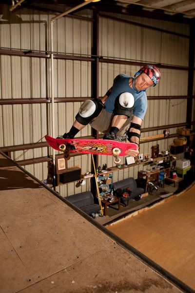 IMAGE: http://img.photobucket.com/albums/v333/surfkahakai/Skating/d6537bc1.jpg