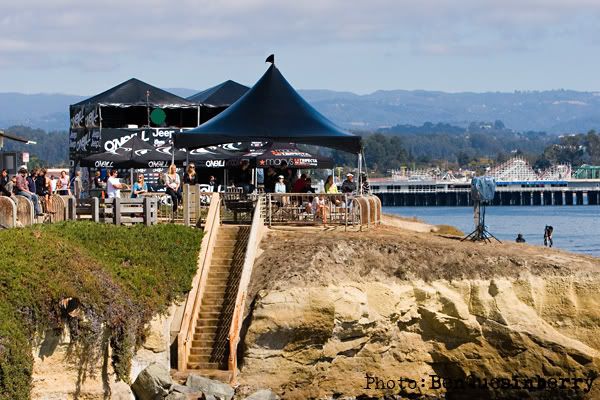 IMAGE: http://img.photobucket.com/albums/v333/surfkahakai/Surfing/20071009_coldwater002.jpg