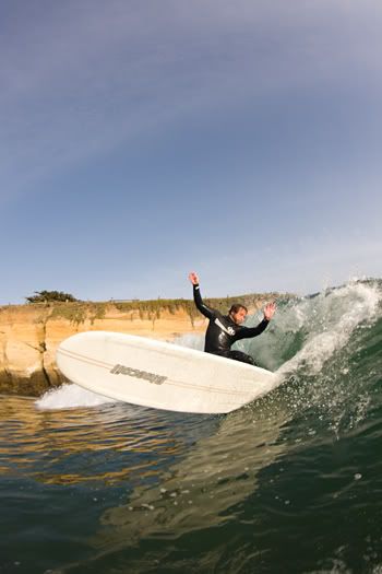 IMAGE: http://img.photobucket.com/albums/v333/surfkahakai/Surfing/20080511_blacks003.jpg