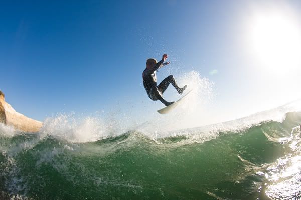 IMAGE: http://img.photobucket.com/albums/v333/surfkahakai/Surfing/20080518_blacks003.jpg