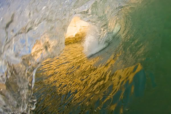 IMAGE: http://img.photobucket.com/albums/v333/surfkahakai/Surfing/20080518_blacks007.jpg