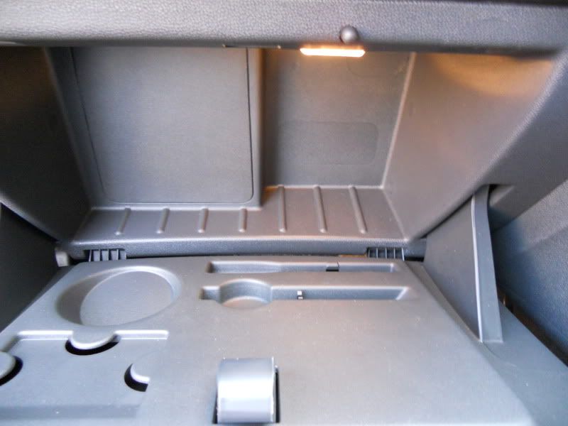 Tutorial How to fit the glove box light. Vauxhall CorsaD Forum