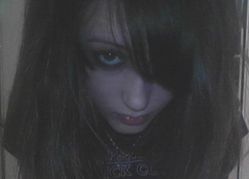 <img:http://img.photobucket.com/albums/v337/HIMobsessedfreak/creepycuteserena.bmp>