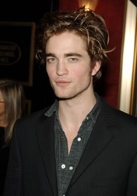 Robert Pattinson is Edward Cullen