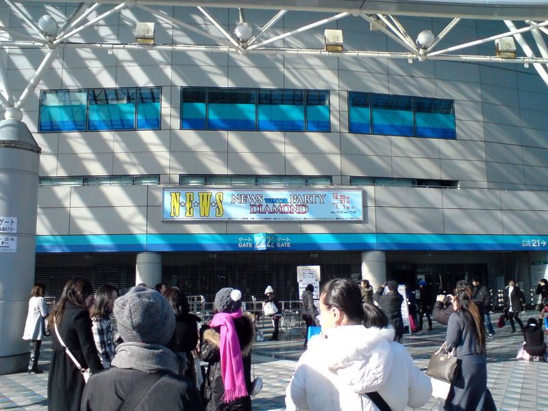 Konsertreklame utenfor Tokyo Dome