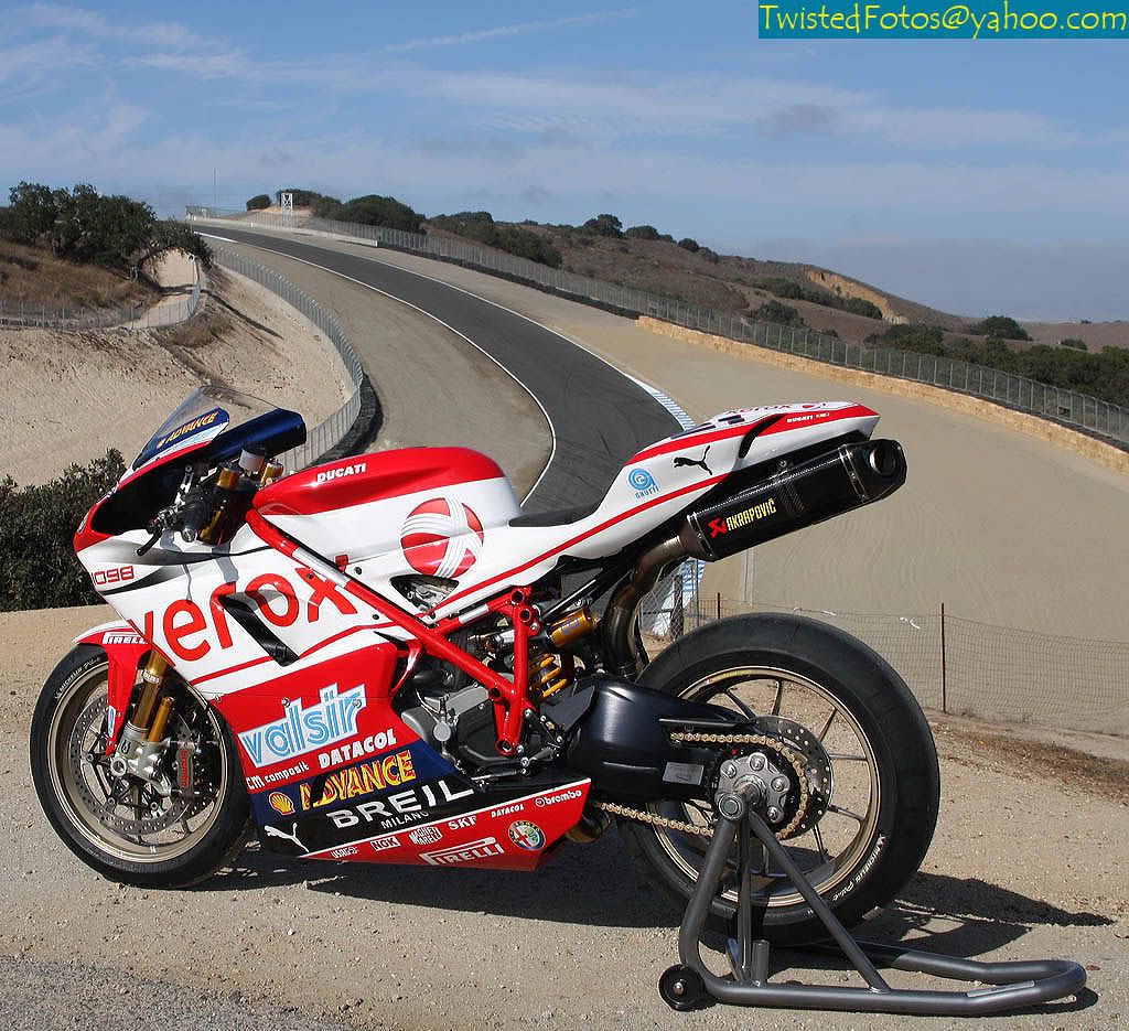 IMAGE: http://img.photobucket.com/albums/v341/GotSkyline/Xerox%201098R/Xerox04copy.jpg