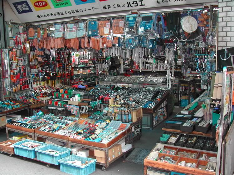 Tool shopping in Japan with photos