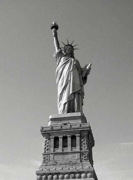 IMAGE: http://img.photobucket.com/albums/v344/weejoe/StatueofLiberty7.jpg
