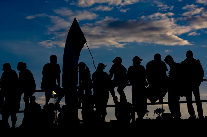 IMAGE: http://img.photobucket.com/albums/v35/jbanbury/1D3_9847.jpg