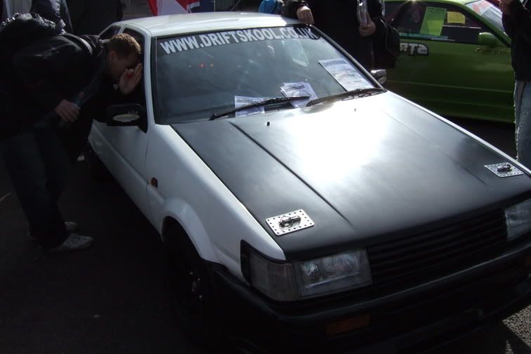 [Image: AEU86 AE86 - D1 Grand Prix at Silverstone 56k WARNING]