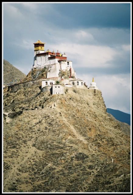 the first palace in tibetan history