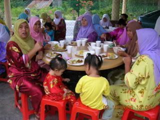 Pihak isteri.. 3rd round makan laksa