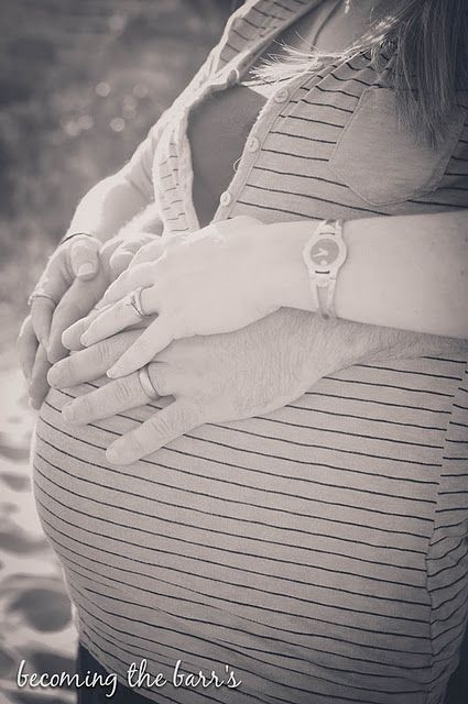 maternity photo shoot on beach