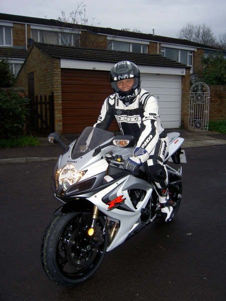 Protective Film Solutions >> RARE - GSXR 600 K6 White & Silver (3200miles) - smartManiacs Protective Film Solutions >> RARE - GSXR 600 K6 White & Silver (3200miles) - smartManiacs