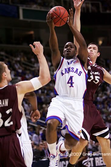 IMAGE: http://img.photobucket.com/albums/v357/greg9683/Sweet%2016/Kan-MG4S9257_1.jpg