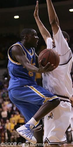 IMAGE: http://img.photobucket.com/albums/v357/greg9683/UCLA-ASU/Collison-MG4S7332.jpg