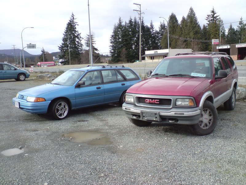 IMAGE: http://img.photobucket.com/albums/v358/LowriderS10/Smurfwagen/DSC04978.jpg