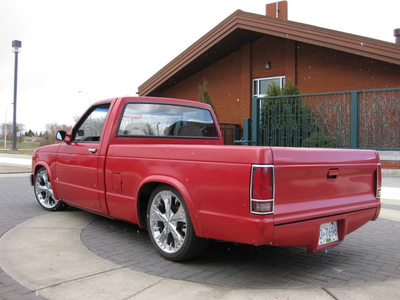 IMAGE: http://img.photobucket.com/albums/v358/LowriderS10/THE%20TWUCKIE/IMG_0054.jpg