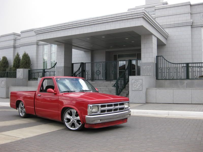 IMAGE: http://img.photobucket.com/albums/v358/LowriderS10/THE%20TWUCKIE/IMG_0057.jpg