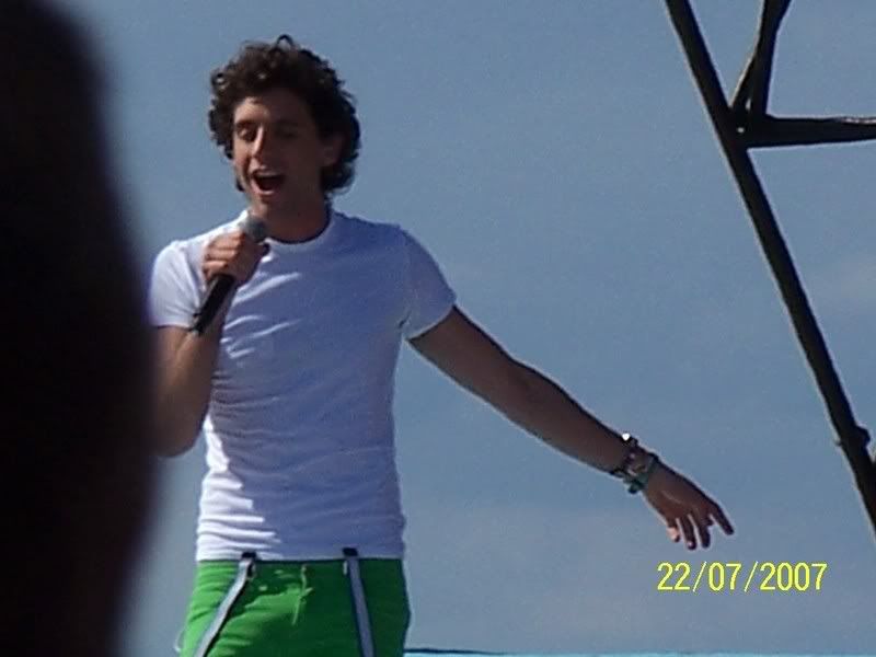 T4onthebeach-Mika1.jpg