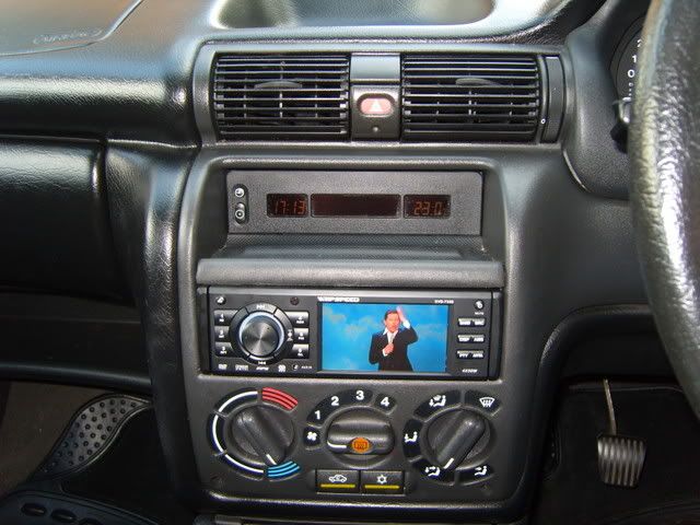 Obsługa MP3 w fabrycznym radiu (zdjęcia na str. 32 i 36