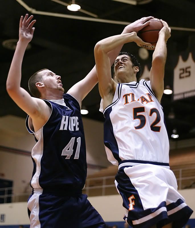 IMAGE: http://img.photobucket.com/albums/v362/bryanlc/Titan%20Photos/11-20%20vs%20Hope%20Int/EB1A7153_filtered-a.jpg