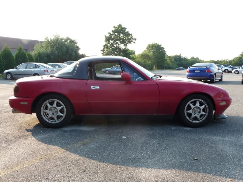 http://img.photobucket.com/albums/v366/avs/1997%20Mazda%20Miata/P1000049.jpg