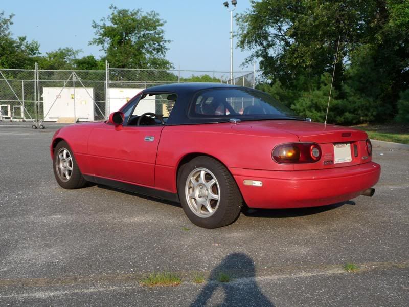 http://img.photobucket.com/albums/v366/avs/1997%20Mazda%20Miata/P1000052.jpg