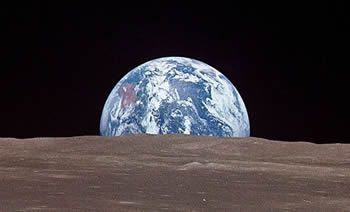 Earthrise_July_1969_From_Apollo_11_sm_zps1dmtbwts.jpg