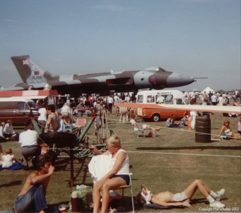 http://img.photobucket.com/albums/v37/I8Spotters/Airshows/XL426_1984-07-28_Alconbury_-_Phil_Whalley.jpg