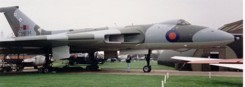 http://img.photobucket.com/albums/v37/I8Spotters/Non%20Airshow%202008/VulcanXM594Newark1994.jpg