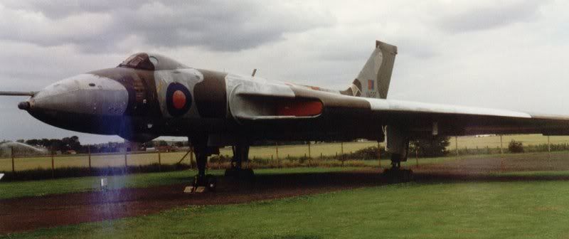 http://img.photobucket.com/albums/v37/I8Spotters/Non%20Airshow%202008/VulcanXM597EastFortuneEdinburgh1994.jpg