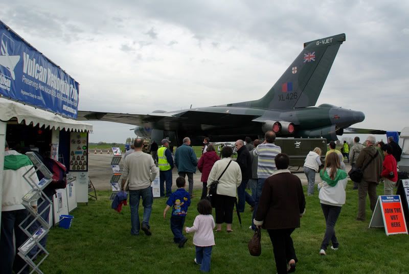 http://img.photobucket.com/albums/v37/I8Spotters/XL426/IMGP5019-VRT-Southend-27-4-08-PhilW.jpg