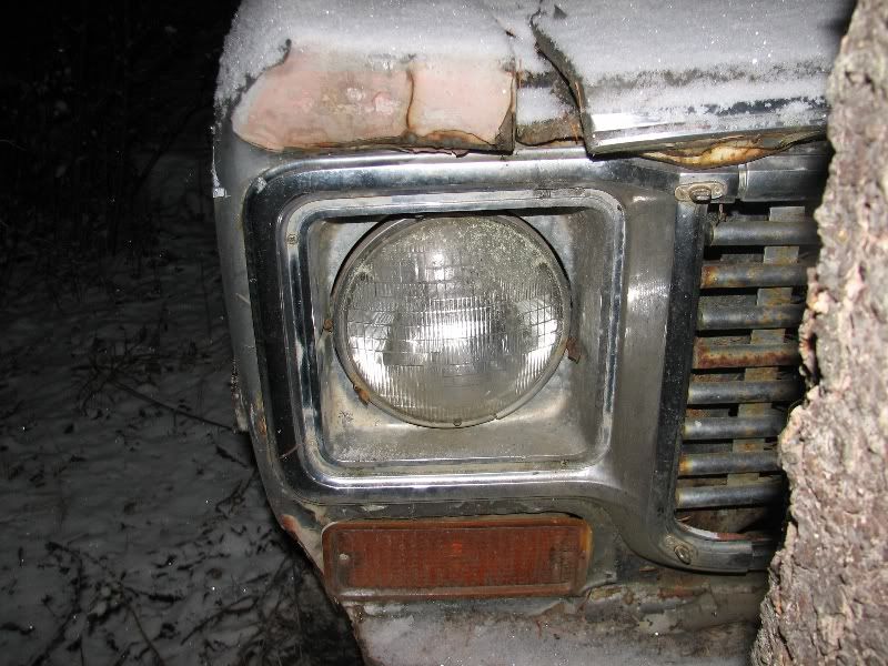 leftdatsunheadlightbezel.jpg